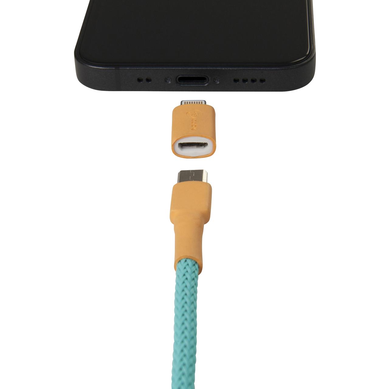 iPhone Adapter beim Anstecken an ein Micro-USB-Kabel orange