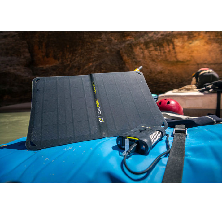 Goal Zero Nomad 10 klappbares Solarpanel und Venture 35 Akku Pack mit Lampe als Solarkit